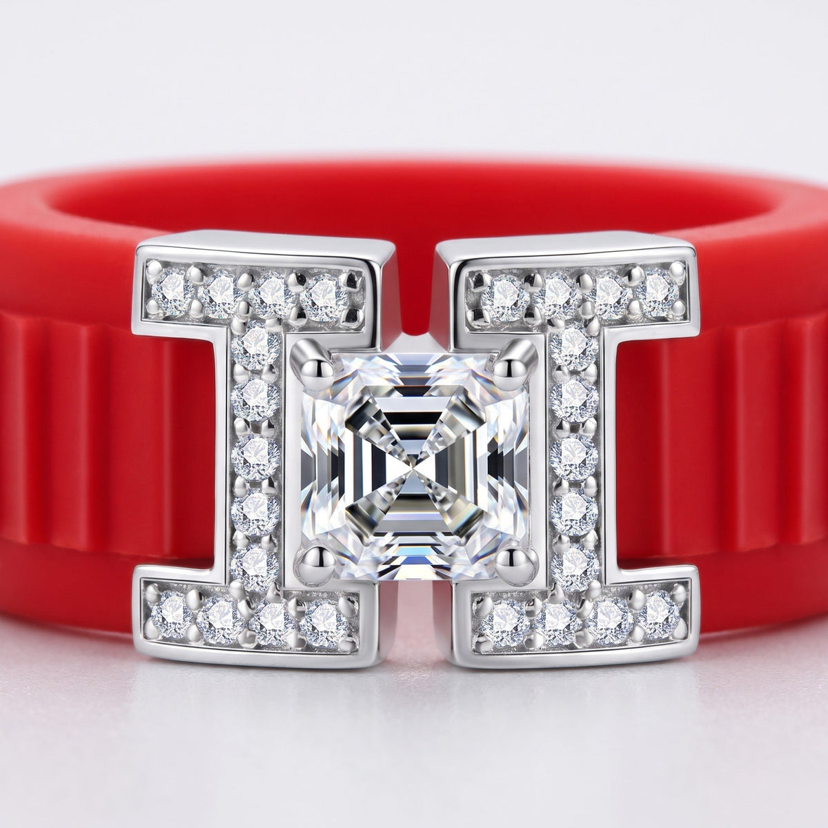 PANTHEON Flex Ring, close-up of the 1.0 ct Asscher-cut moissanite