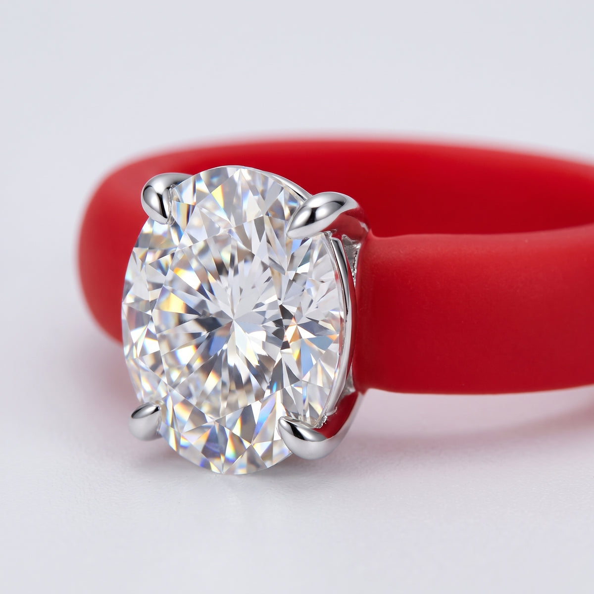 SABINA Flex Ring in Pompeii Red, close-up of the oval moissanite